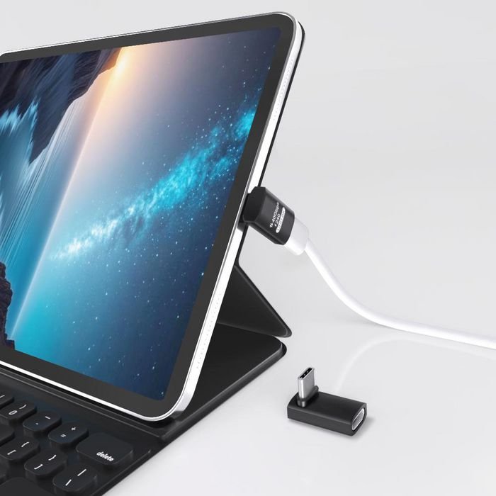 MicroConnect - USB4 Gen 3x2 USB - C Horisontal 90° adapter, 40Gbps, 240W - Opsgear